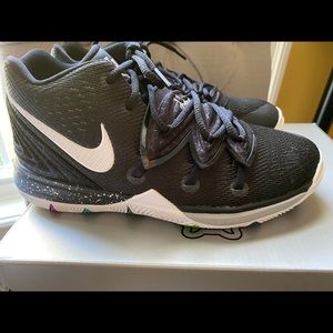 Boys Kyrie 5 Sneakers